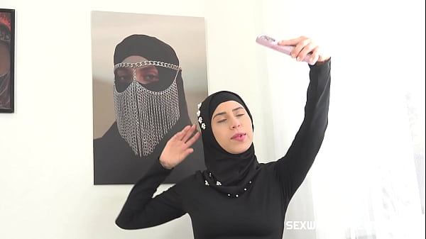Cute hijab cleaning lady wants to fuck him