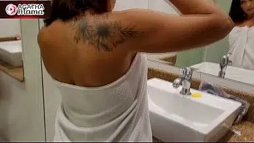 Eu, Agatha Mama em Banho quente   toalha curtinha — toalha cai, calcinha some e eu esquento tudo – Gratuito