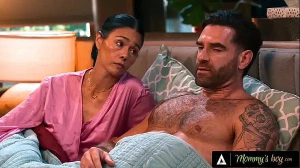 MOMMY’S BOY – Petite Alexia Anders Gets Fucked By Stepbrother Next To Stepmom Dana Vespoli In 4-Some