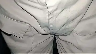 Pantalón orinado con múltiples orgasmos