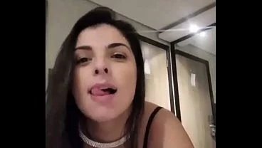 Perdeu o celular e teve o video exposto. Professorinha casada, perdeu o celular e teve o video com o amante exposto.