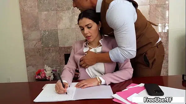 Valentina’s Secret Freeuse Kink – Eiffel Tower Cucking