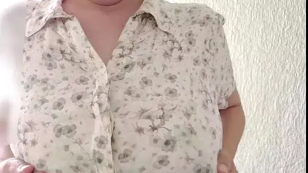 A married woman gets excited by outdoor masturbation：The full video is→https://www.xvideos.red/channels/aika-frau