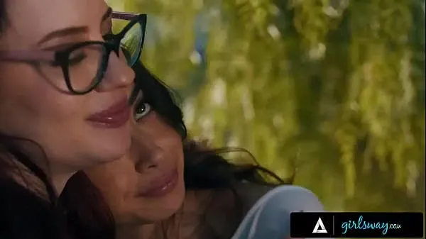 GIRLSWAY – Lovers Chloe Surreal & Jessica Ryan Have Passionate Squirting Sex POV – SPANISH SUBTITLES