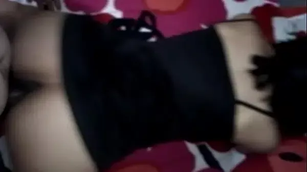 Pongo en cuatro a mi mujer con su vestido negro.