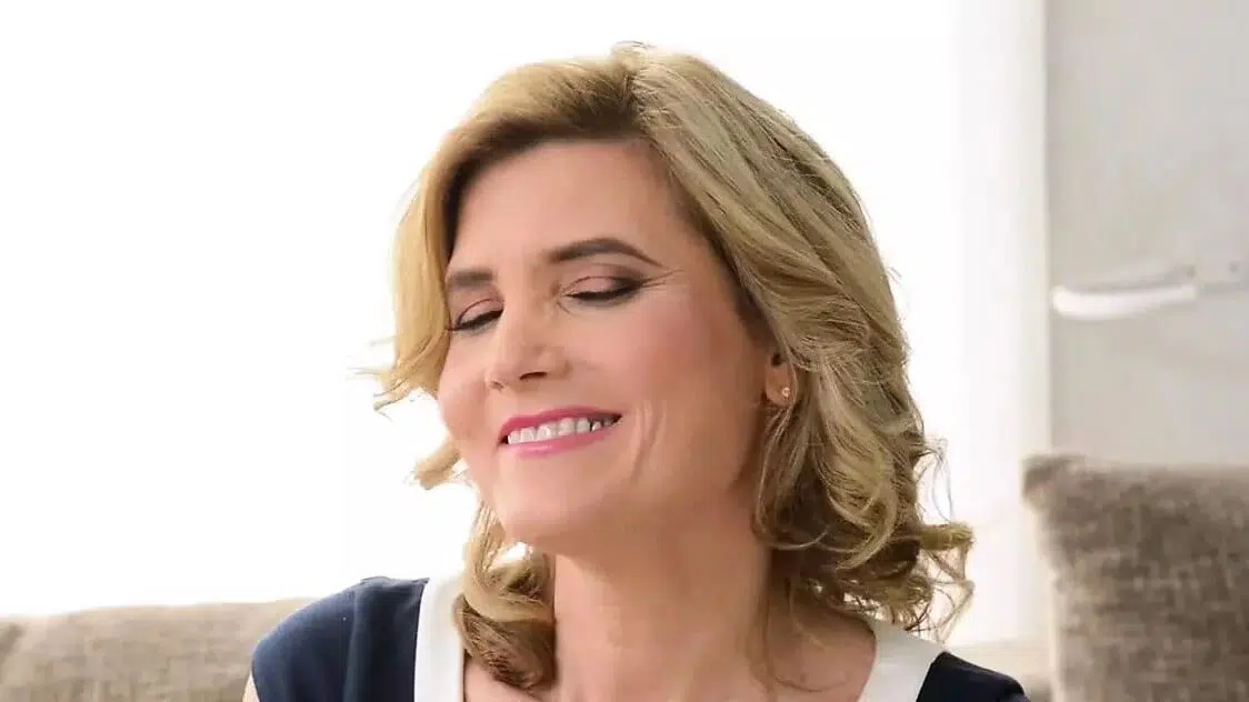 Alby gets ass-fucked while her husband watches