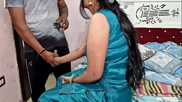 Condom delivery boy showed demo to Bhabhi then enjoyed fucking (Hindi audio)