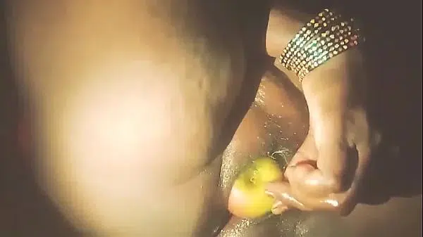 केले से इंडियन देसीभाभी की चुदाई