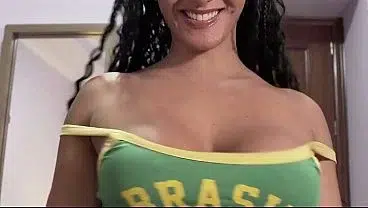 Gringo safado veio assistir a Copa do Mundo 2026 no Brasil e me fodeu no cuzinho COMPLETO NO SHEER/RED