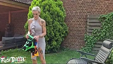 MILF ́Next Door La Duchesse calls repairman to get fucked after work