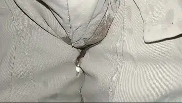 Pantalón orinado con pañal de tela y toquesito