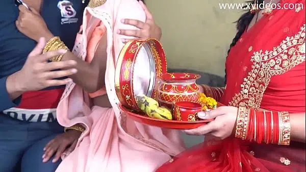 XXX दो पत्नी की लड़ाई सेक्स एक लकी पति के साथ हिंदी में XXX वीडियो