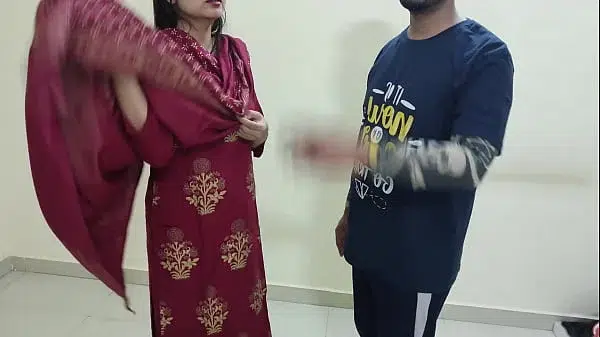 Desisaarabhabhi Apne sautele bete ka land chusa aur gand marwai