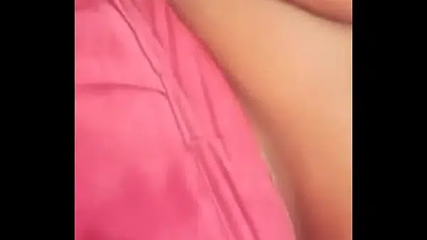 एशियन महिला ने उन्गली से चोदाई कि