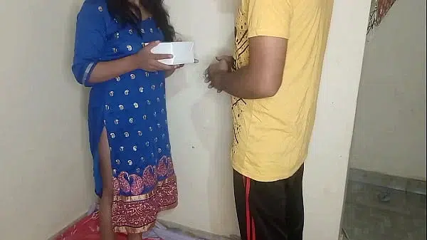 डिलीवरी बॉय के साथ चुदाई किया क्योंकि मेरे पास कैश नहीं था