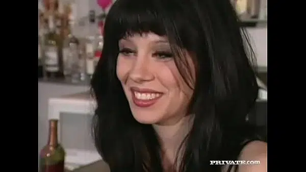 Rayveness Practices Anal Sex in the Bar